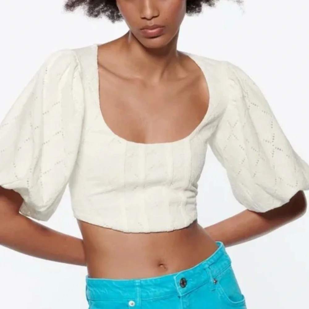 FREE WITH PURCHASE******* Zara Ivory Puff Sleeve Crop Top READ DESCRIPTION